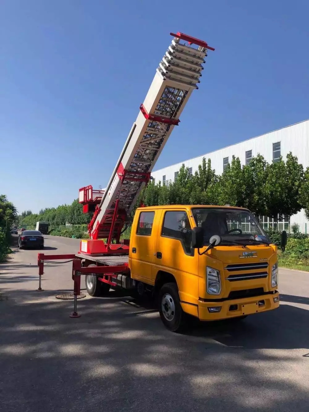 芜湖镜湖附近的云梯车出租服务：轻松解决高空作业需求